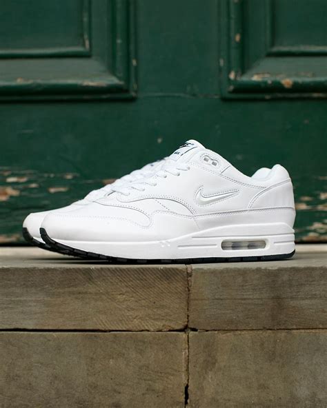 Shop Nike Air Max 1 wit .